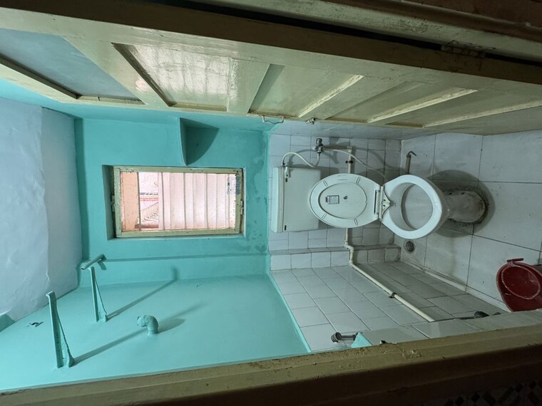 Bathroom, jal-mandir-chs 1 Bedroom 640 Sq.Ft. Apartment In Bangur Nagar Mumbai 10639494