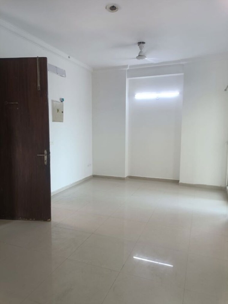 Room, maxblis-grand-wellington 1 Bedroom 650 Sq.Ft. Apartment In Sector 75 Noida 10639571