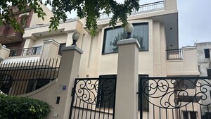 Balcony in 6 BHK Independent House at Sector 47 – for Sale