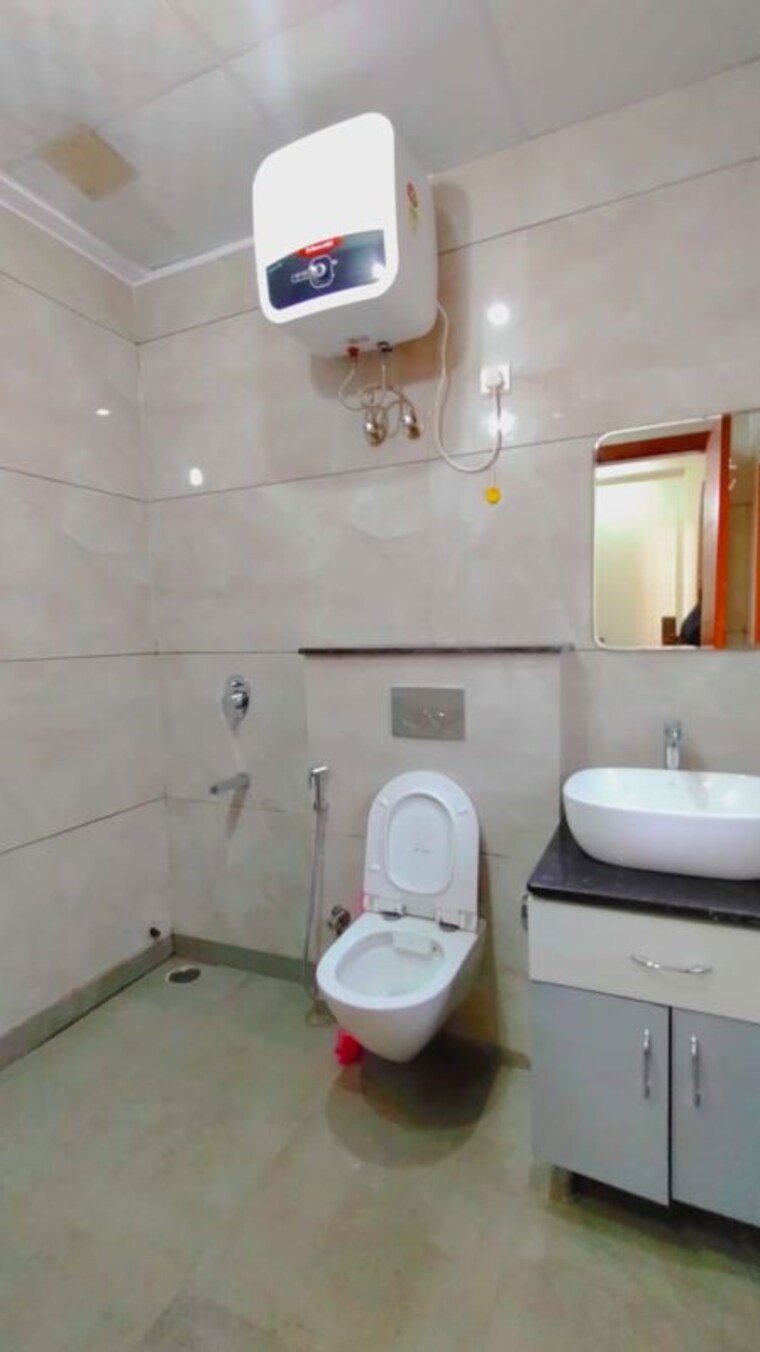 Bathroom, ss-mayfield-gardens 2 Bedroom 150 Sq.Ft. Builder Floor In Sector 51 Gurgaon 10639569