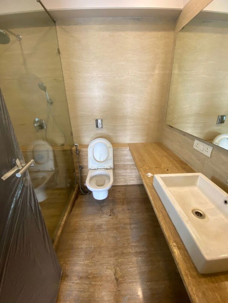 Bathroom, khar west 4 Bedroom 1800 Sq.Ft. Apartment In Khar West Mumbai 10639574