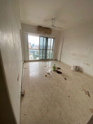Room in 4 BHK Apartment at Khar West – for Rent