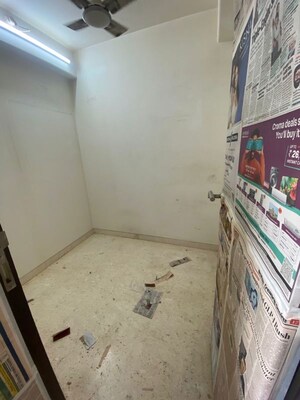 Room in 4 BHK Apartment at Khar West – for Rent