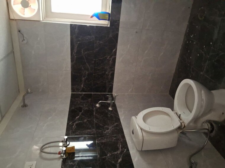 Bathroom, svp-gulmohur-garden 2.5 Bedroom 950 Sq.Ft. Apartment In Raj Nagar Extension Ghaziabad 10639583