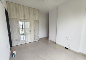 Room in 4 BHK Apartment at Adani Ten BKC, Bandra East – for Rent