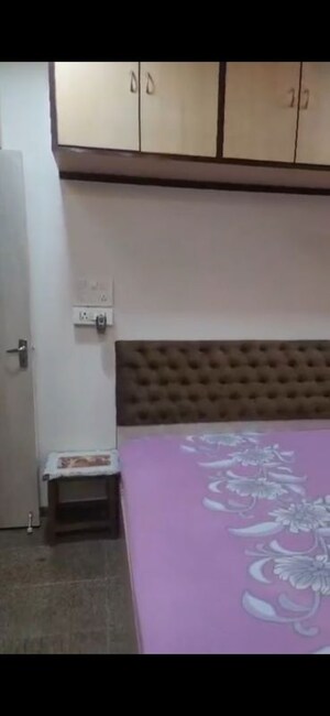Furnished Amenities in 2 BHK Apartment at Dheeraj Pooja, Malad West – for Rent