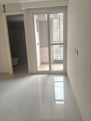 Room in 4 BHK Apartment at The Ananta Aspire, Utrathiya – for Rent