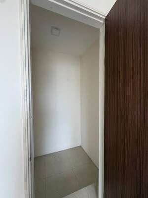 Room in 2 BHK Apartment at Marathon Monte South, Byculla West – for Rent