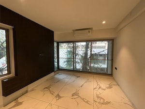 Room in 2 BHK Apartment at Vascon Orchids, Santacruz West – for Sale