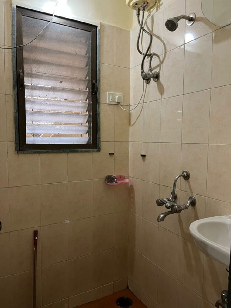 Bathroom, gayatri-corner 1 Bedroom 360 Sq.Ft. Apartment In Kandivali East Mumbai 10639669