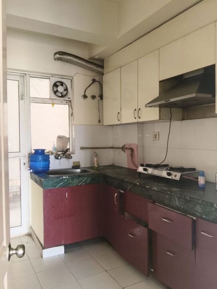 Kitchen, paras-tierea 3 Bedroom 1565 Sq.Ft. Apartment In Sector 137 Noida 10639633