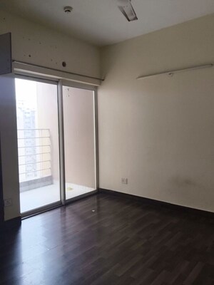 Room in 3 BHK Apartment at Paras Tierea, Sector 137 – for Rent