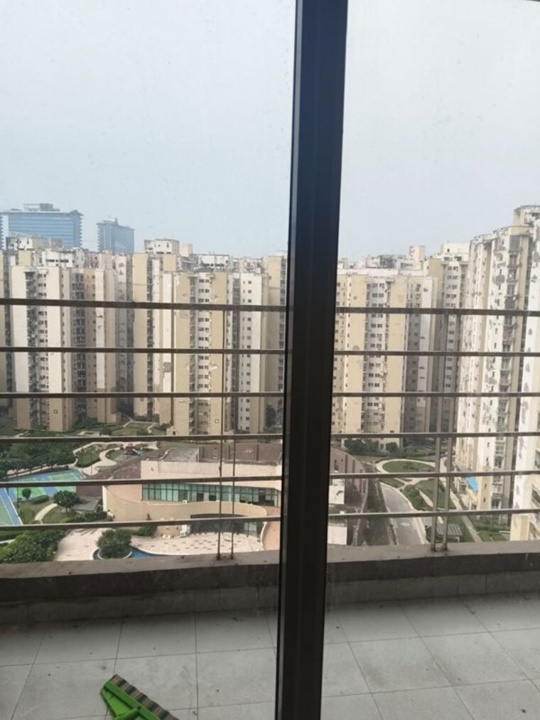Balcony, paras-tierea 3 Bedroom 1565 Sq.Ft. Apartment In Sector 137 Noida 10639633