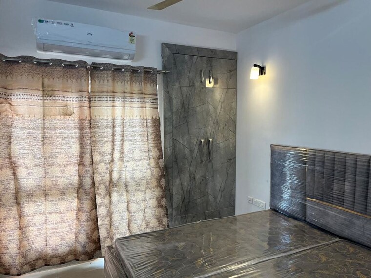 Room, nimbus-the-golden-palm 2.5 Bedroom 1200 Sq.Ft. Apartment In Sector 168 Noida 10639660
