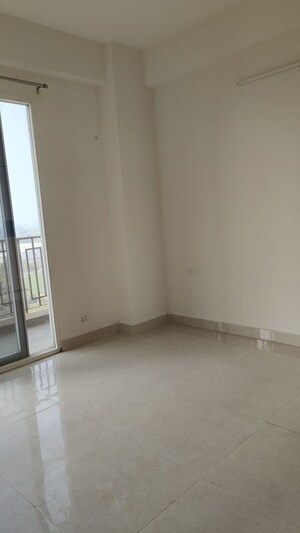 Room in 2 BHK Apartment at Signature Global The Roselia, Sector 95a – for Sale