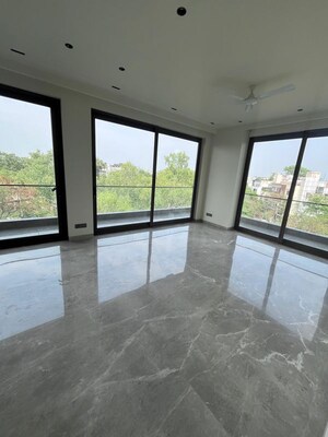 Room in 4 BHK Builder Floor at Defence Colony – for Rent