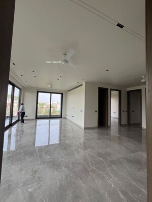 Room in 4 BHK Builder Floor at Defence Colony – for Rent