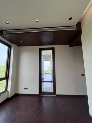 Room in 4 BHK Builder Floor at Defence Colony – for Rent
