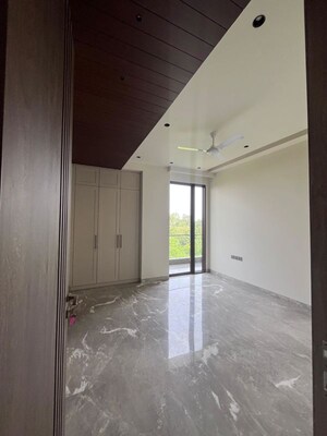 Room in 4 BHK Builder Floor at Defence Colony – for Rent