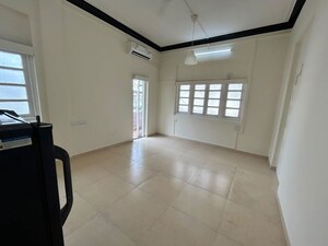 Room in 3 BHK Apartment at Churchgate – for Rent