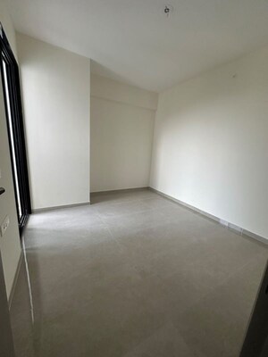 Room in 3 BHK Apartment at Naupada – for Rent