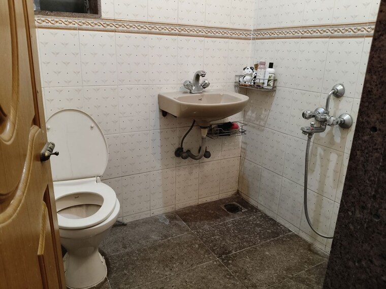 Bathroom, shiv-pooja-apartment 1 Bedroom 500 Sq.Ft. Apartment In Vashi Sector 29 Navi Mumbai 10639745