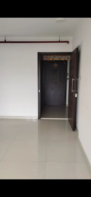 Room in 2 BHK Apartment at Arkade Serene, Malad West – for Rent