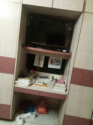 Furnished Amenities in 1 BHK Apartment at Unique Tower, Sion – for Rent