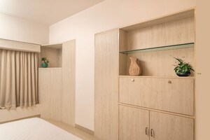 Room in 2 BHK Apartment at Bandra West – for Rent