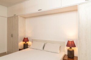 Room in 2 BHK Apartment at Bandra West – for Rent