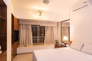 Room in 2 BHK Apartment at Bandra West – for Rent