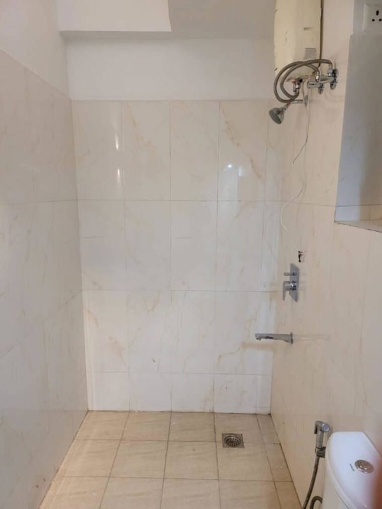 Bathroom, dlf-vibhuti-khand Commercial Office Space 550 Sq.Ft. In Gomti Nagar Lucknow 10639795