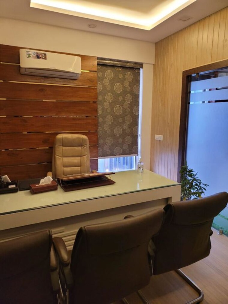 Team Area, dlf-vibhuti-khand Commercial Office Space 550 Sq.Ft. In Gomti Nagar Lucknow 10639795
