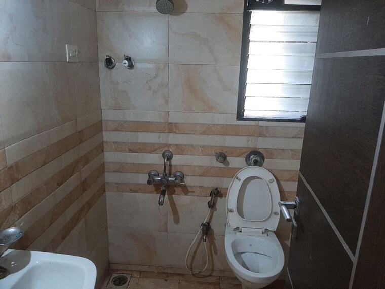 Bathroom, mahindra-mahendra-gesco 2 Bedroom 750 Sq.Ft. Apartment In Goregaon West Mumbai 10639708