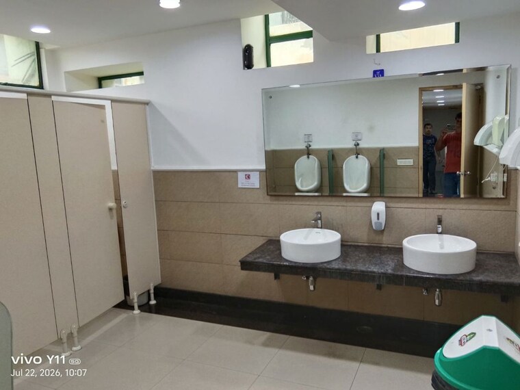 Washroom, okhla industrial estate phase 3 Commercial Office Space in IT/SEZ 7600 Sq.Ft. In Okhla Industrial Estate Phase 3 Delhi 10639820