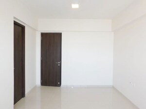 Room in 3 BHK Apartment at Bandra Kurla Complex – for Rent