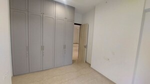 Room in 3 BHK Apartment at Bandra Kurla Complex – for Rent