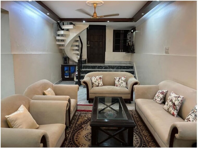 Living Room, civil lines 4 Bedroom 3000 Sq.Ft. Builder Floor In Civil Lines Delhi 10639850