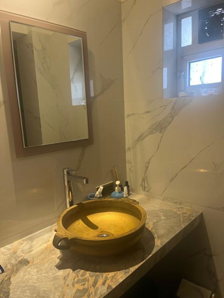 Bathroom, juhu-residency 3 Bedroom 1250 Sq.Ft. Apartment In Juhu Mumbai 10639905