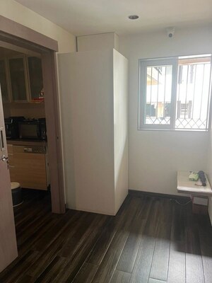 Room in 3 BHK Apartment at Juhu Residency, Juhu – for Rent