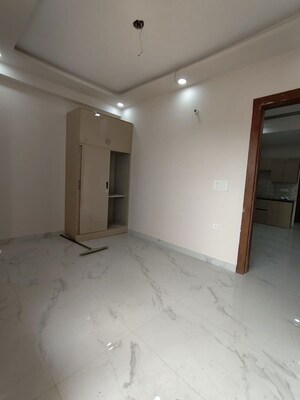 Room in 1 BHK Apartment at Mahadev Apartments Noida, Sector 73 – for Sale
