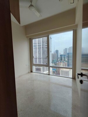 Room in 3 BHK Apartment at Indiabulls Blu, Worli – for Sale
