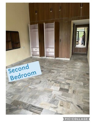 Room in 3 BHK Builder Floor at Sector 36 – for Rent
