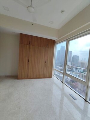 Room in 3 BHK Apartment at Indiabulls Blu, Worli – for Sale