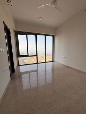 Room in 4 BHK Apartment at Indiabulls Blu, Worli – for Sale