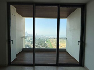 Room in 4 BHK Apartment at Indiabulls Blu, Worli – for Sale