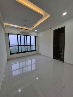 Room in 3 BHK Apartment at Kalpataru Magnus, Bandra East – for Rent