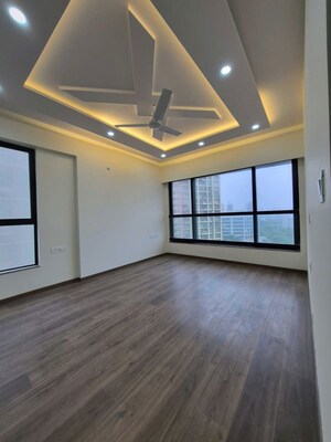 Room in 3 BHK Apartment at Kalpataru Magnus, Bandra East – for Rent