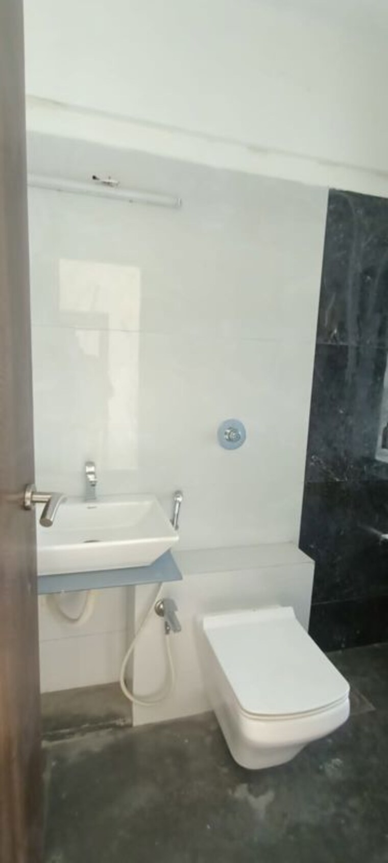 Bathroom, raajyam-amity-apartments 2 Bedroom 700 Sq.Ft. Apartment In Vakola Mumbai 10639980