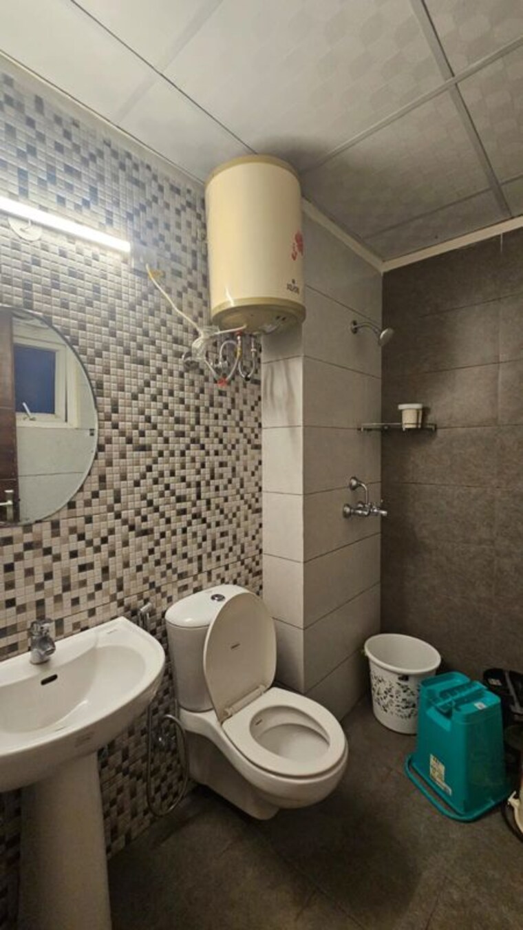 Bathroom, highland-park-chandigarh 2 Bedroom 1450 Sq.Ft. Apartment In Bhabat Zirakpur 10639978